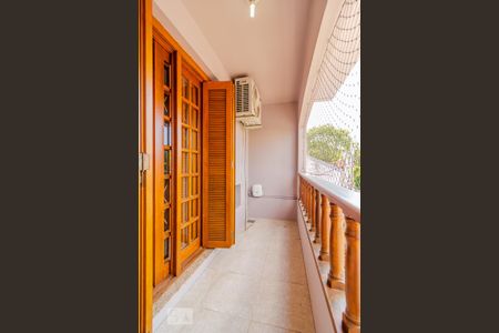 Casa para alugar com 420m², 4 quartos e 9 vagas Casa para alugar com 420m², 4 quartos e 9 vagasVaranda