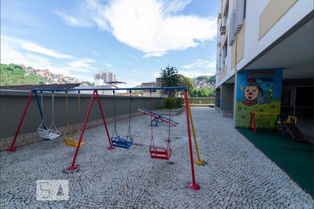 Apartamento à venda com 76m², 2 quartos e 1 vagaÁrea Comum - Playground