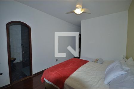 Casa à venda com 800m², 4 quartos e 5 vagas Casa à venda com 800m², 4 quartos e 5 vagasSuíte