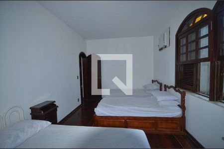 Casa à venda com 800m², 4 quartos e 5 vagas Casa à venda com 800m², 4 quartos e 5 vagasQuarto 2