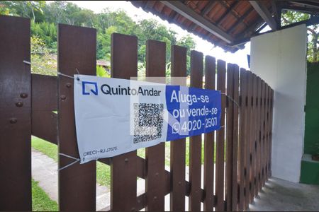 Casa à venda com 800m², 4 quartos e 5 vagas Casa à venda com 800m², 4 quartos e 5 vagasFachada