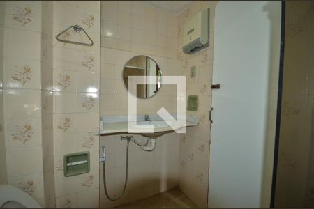 Casa à venda com 800m², 4 quartos e 5 vagas Casa à venda com 800m², 4 quartos e 5 vagasBanheiro da churrasqueira