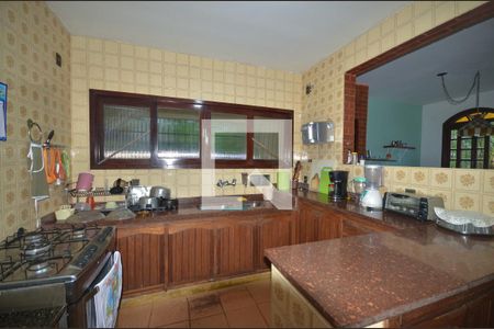 Casa à venda com 800m², 4 quartos e 5 vagas Casa à venda com 800m², 4 quartos e 5 vagasCozinha