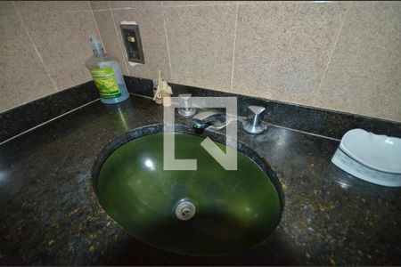 Casa à venda com 800m², 4 quartos e 5 vagas Casa à venda com 800m², 4 quartos e 5 vagasBanheiro Social