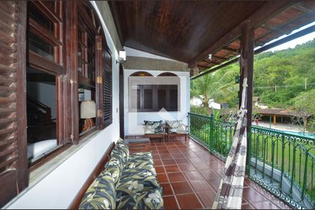 Casa à venda com 800m², 4 quartos e 5 vagas Casa à venda com 800m², 4 quartos e 5 vagasVaranda da Sala