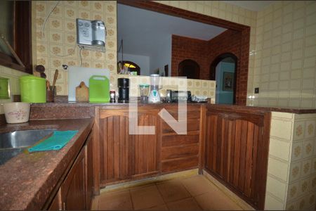 Casa à venda com 800m², 4 quartos e 5 vagas Casa à venda com 800m², 4 quartos e 5 vagasCozinha