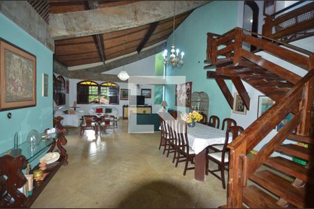 Sala de casa à venda com 4 quartos, 800m² em Muriqui, Niterói