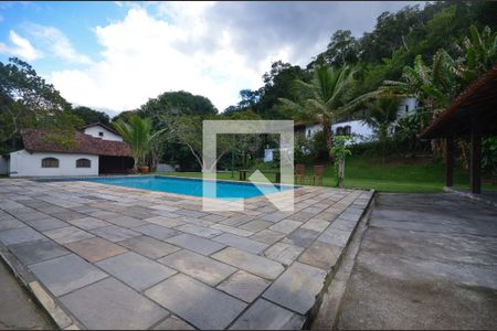 Casa à venda com 800m², 4 quartos e 5 vagas Casa à venda com 800m², 4 quartos e 5 vagasPiscina