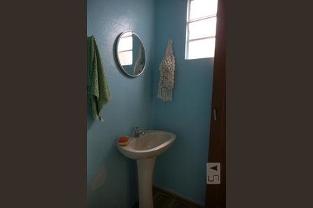 Casa para alugar com 100m², 2 quartos e 3 vagasBanheiro da Suite