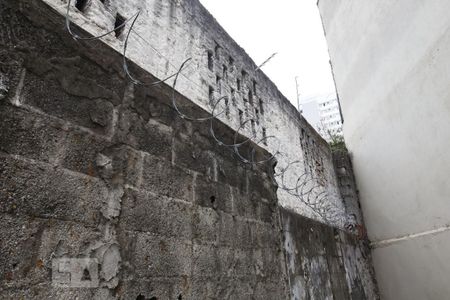 Casa para alugar com 100m², 2 quartos e 3 vagasFundos