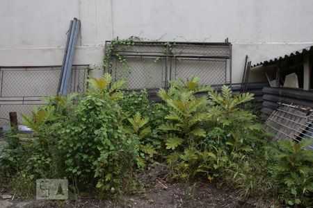 Casa para alugar com 100m², 2 quartos e 3 vagasFundos