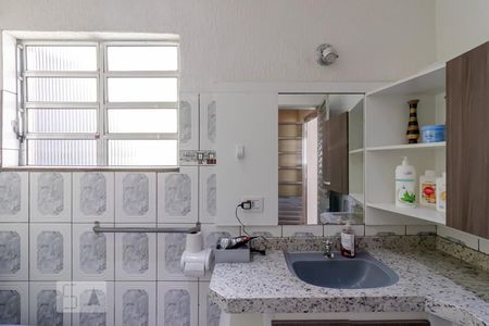 Casa à venda com 256m², 3 quartos e 3 vagasBanheiro 