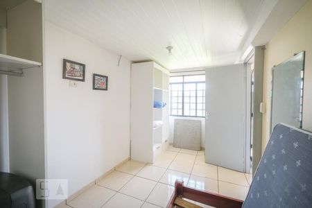 Quarto de casa para alugar com 1 quarto, 36m² em Campo Comprido, Curitiba