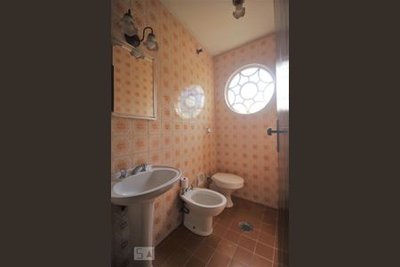 Casa à venda com 130m², 3 quartos e 3 vagasBanheiro