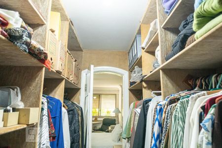 Apartamento à venda com 400m², 4 quartos e 2 vagasCloset da suíte 2