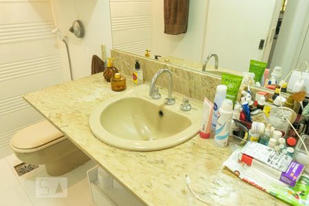 Apartamento à venda com 400m², 4 quartos e 2 vagasBanheiro da Suíte 2