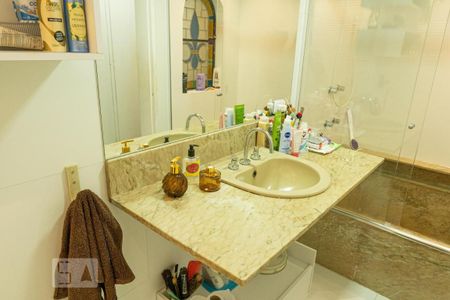 Apartamento à venda com 400m², 4 quartos e 2 vagasBanheiro da Suíte 2