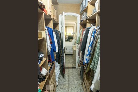Apartamento à venda com 400m², 4 quartos e 2 vagasCloset da suíte 2
