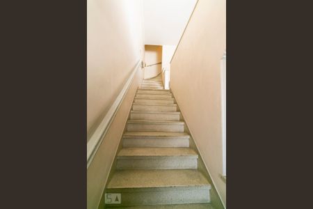 Escadas de casa à venda com 2 quartos, 136m² em Vila Prudente, São Paulo