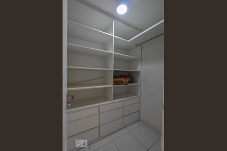 Apartamento à venda com 230m², 3 quartos e 3 vagasQuarto de Serviços 