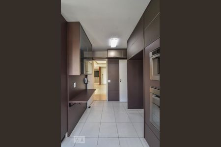 Apartamento à venda com 230m², 3 quartos e 3 vagasCozinha