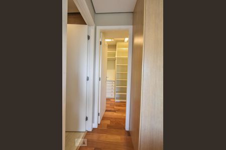Apartamento à venda com 230m², 3 quartos e 3 vagasCloset Suíte 01