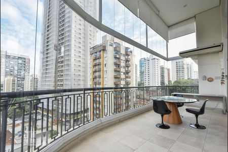 Apartamento à venda com 230m², 3 quartos e 3 vagasVaranda Gourmet 