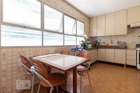 Apartamento à venda com 160m², 3 quartos e 2 vagasCozinha