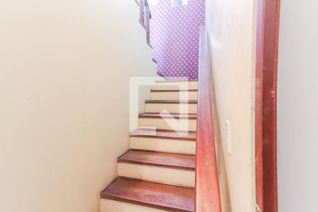 Casa à venda com 350m², 5 quartos e 3 vagasEscadas