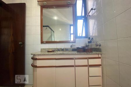 Apartamento à venda com 119m², 3 quartos e 2 vagasBanheiro da Suíte 1