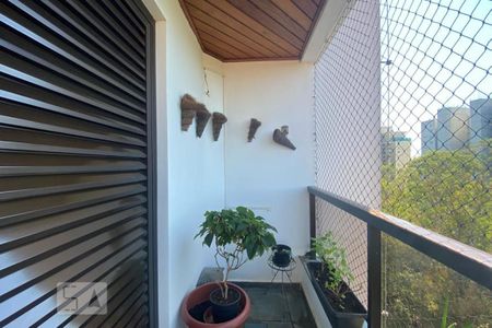 Apartamento à venda com 119m², 3 quartos e 2 vagasSuíte 1 - Sacada