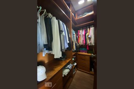 Apartamento à venda com 119m², 3 quartos e 2 vagasCloset da Suíte 1