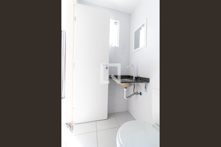 Banheiro de apartamento para alugar com 1 quarto, 30m² em Cidade Industrial de Curitiba, Curitiba