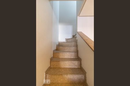 Escada de casa à venda com 3 quartos, 103m² em Vila Medeiros, São Paulo