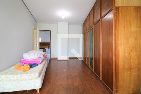 Casa à venda com 250m², 3 quartos e 2 vagasQuarto suíte 1 