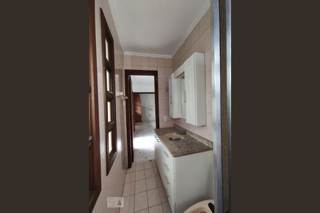 Casa à venda com 242m², 3 quartos e 2 vagasBanheiro 2