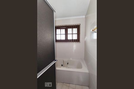 Casa à venda com 242m², 3 quartos e 2 vagasBanheiro da Suíte