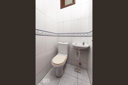 Casa à venda com 242m², 3 quartos e 2 vagasLavabo