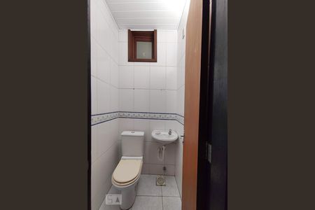 Casa à venda com 242m², 3 quartos e 2 vagasLavabo