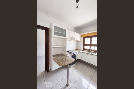 Casa à venda com 242m², 3 quartos e 2 vagasCozinha