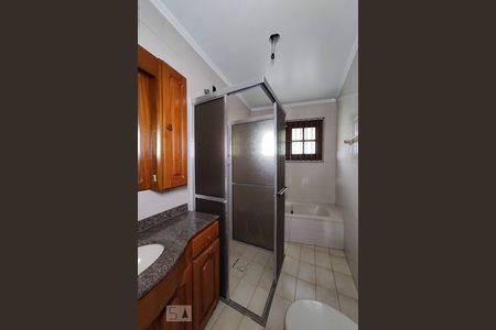 Casa à venda com 242m², 3 quartos e 2 vagasBanheiro da Suíte