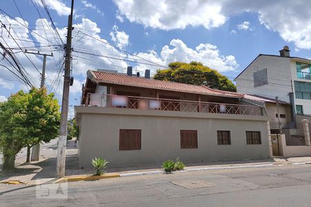 Casa à venda com 242m², 3 quartos e 2 vagasFachada