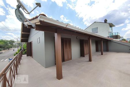 Casa à venda com 242m², 3 quartos e 2 vagasFachada 2 Piso