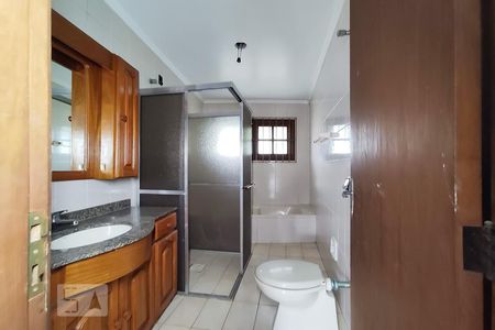 Casa à venda com 242m², 3 quartos e 2 vagasBanheiro da Suíte