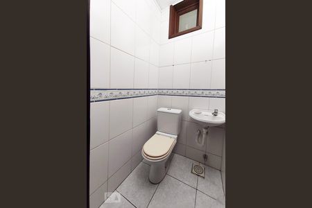 Casa à venda com 242m², 3 quartos e 2 vagasLavabo