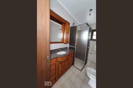 Casa à venda com 242m², 3 quartos e 2 vagasBanheiro da Suíte