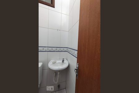 Casa à venda com 242m², 3 quartos e 2 vagasLavabo