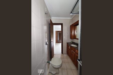 Casa à venda com 242m², 3 quartos e 2 vagasBanheiro da Suíte