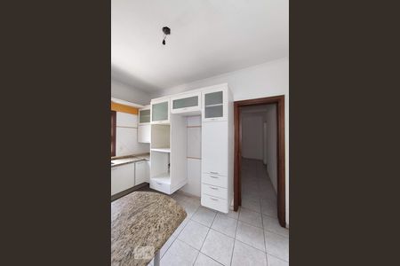 Casa à venda com 242m², 3 quartos e 2 vagasCozinha