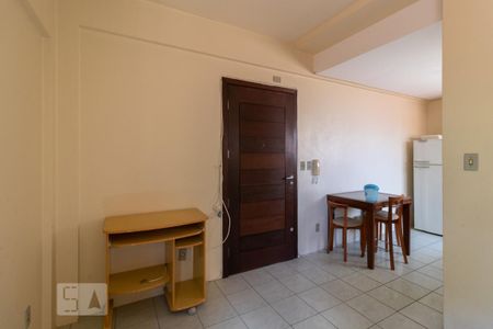 Sala/Quarto de kitnet/studio para alugar com 1 quarto, 27m² em Vila Joao Pessoa, Porto Alegre